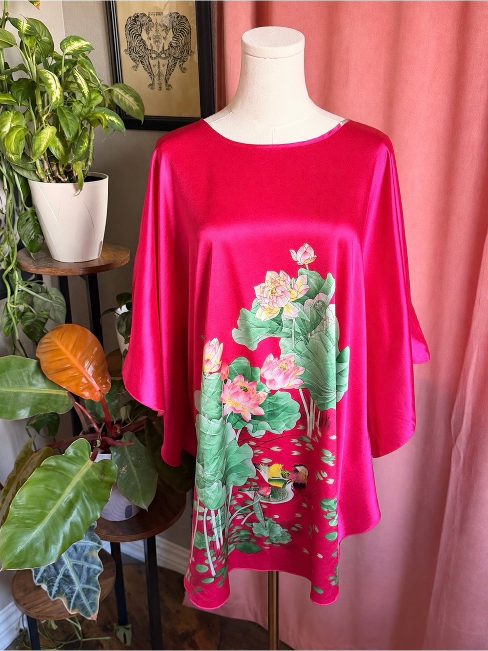 Women's Fuchsia Satin Lotus Flower Chinese Batwing Kaftan